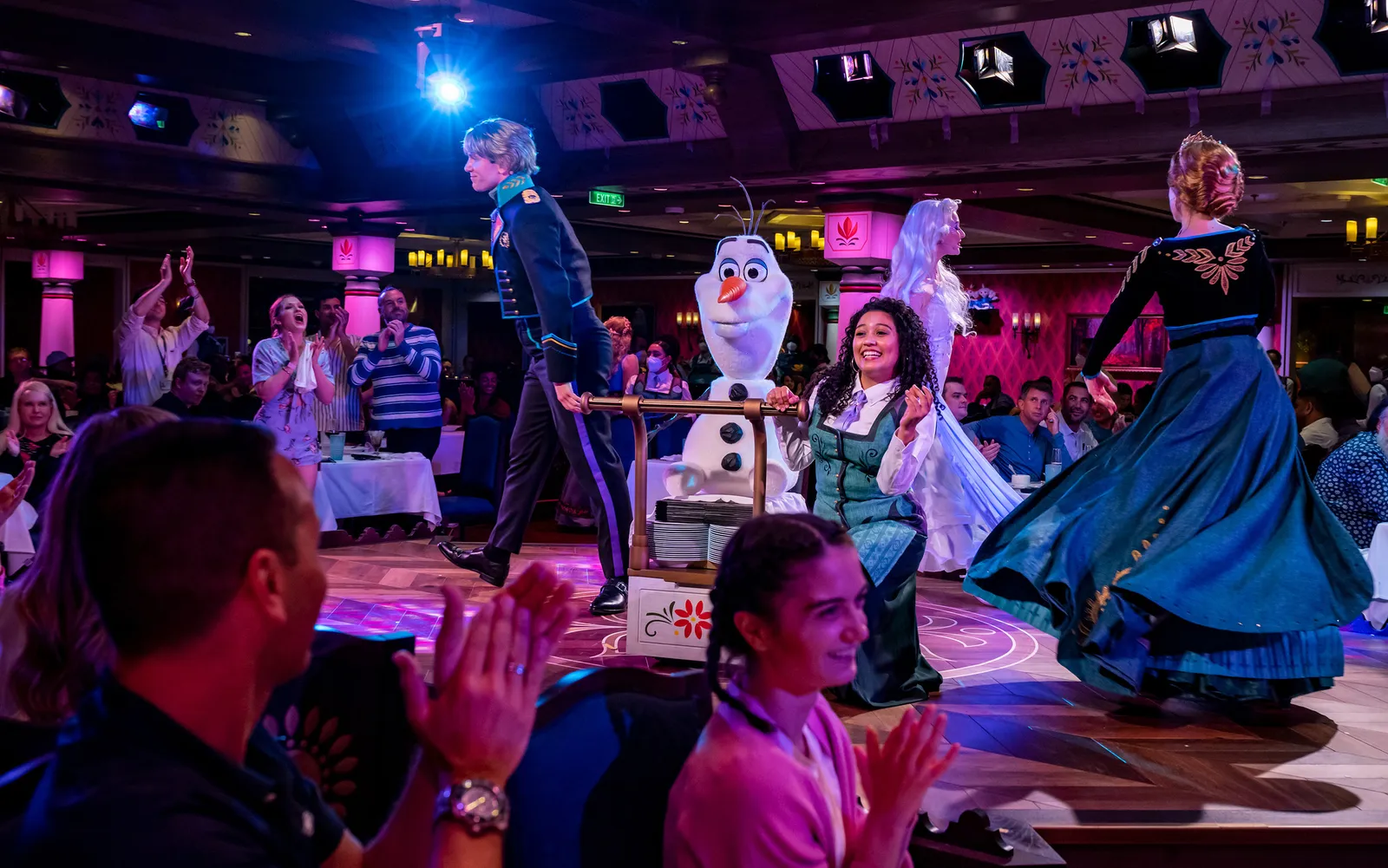 Olaf, Anna, Elsa and Kristoff performing at Arendelle